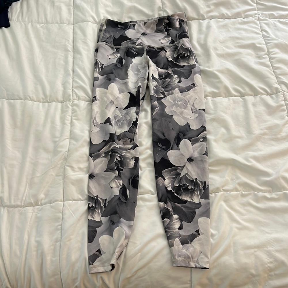 Old navy womens small floral leggings